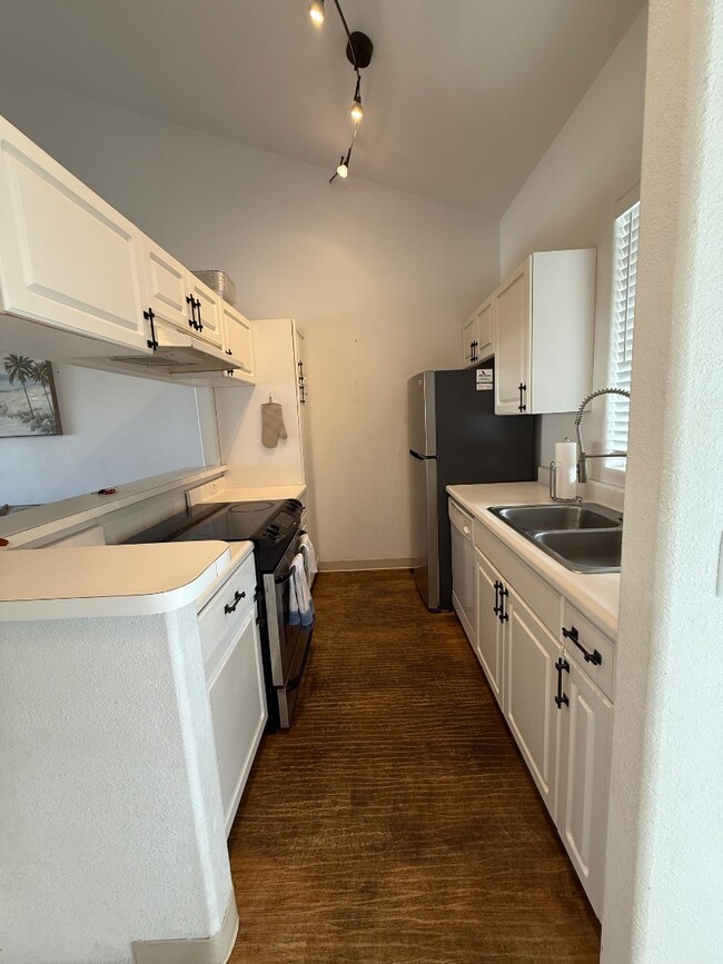 Building Photo - 75-6081-6081 Ali‘i Dr