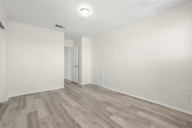 Building Photo - 11853 Gaelic Dr