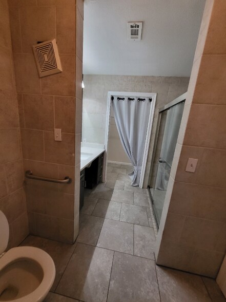 Building Photo - 2320 Gracy Farms Ln