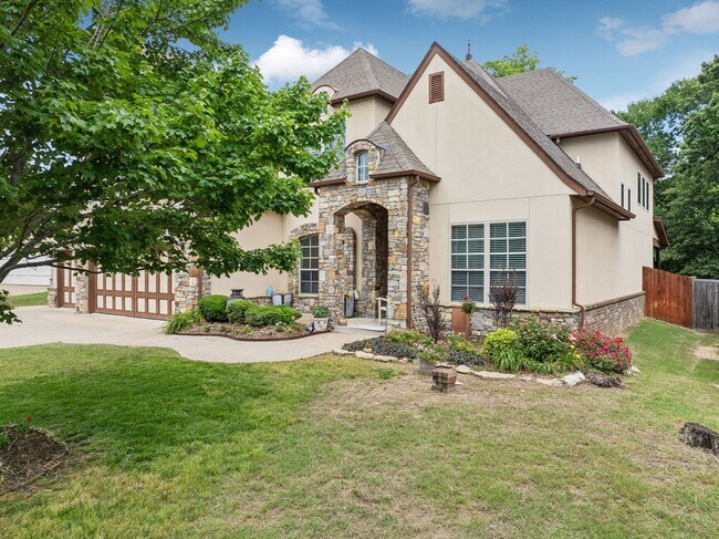 Building Photo - Stunning 5 bedroom 4.5 bath in Stonebrooke Glenn