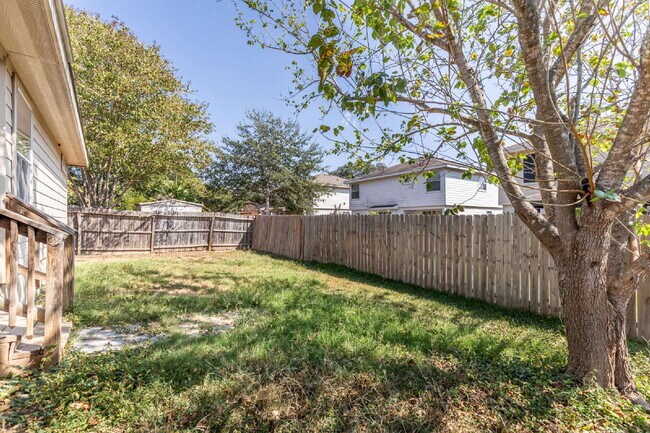 Building Photo - 8914 Walnut Springs