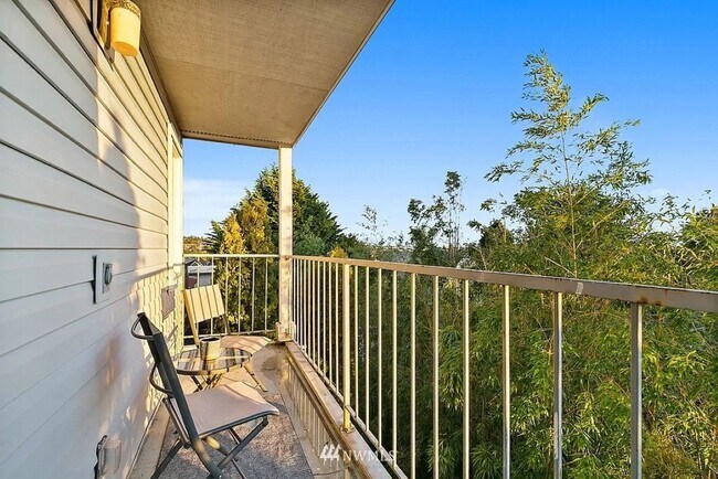 Building Photo - 2Bd/2Ba Seattle Condo
