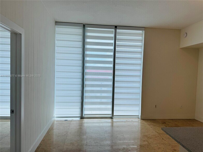 Building Photo - 350 NE 24th St