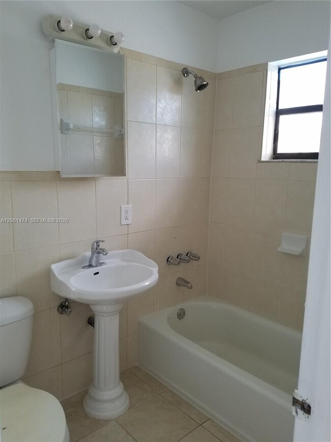 Building Photo - 4450 SW 67th Ave