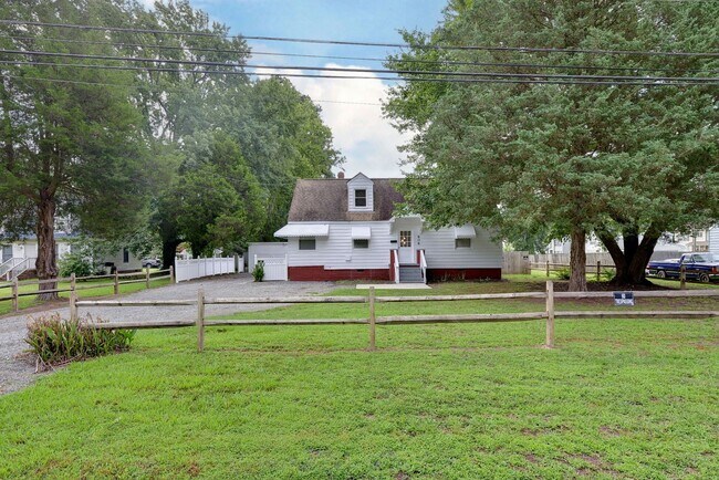 Building Photo - 606 Yorktown Rd