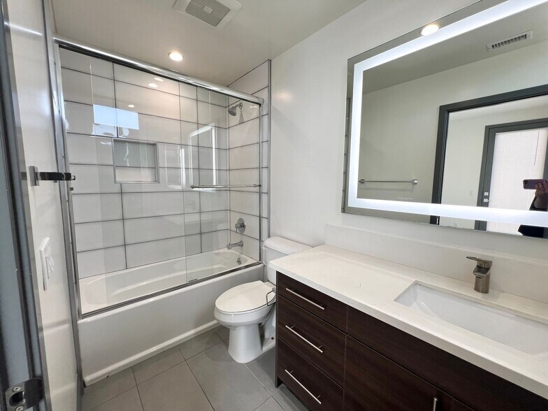 Building Photo - 6437 W 86th Pl