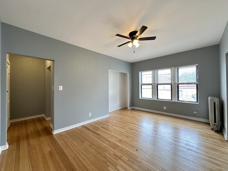 Building Photo - 1319 W Estes Ave