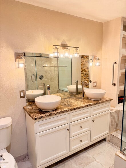 Building Photo - 3435 S Ammons St