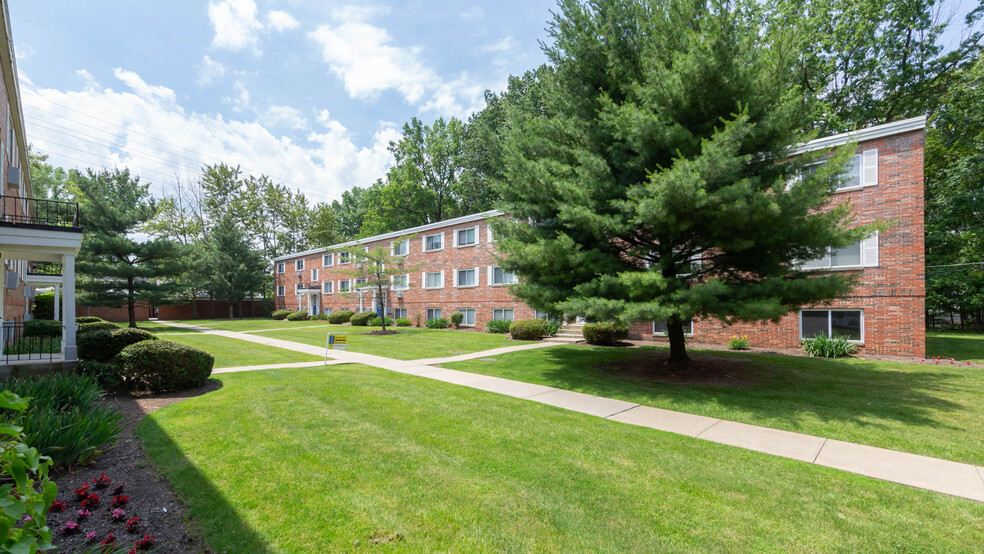 Building Photo - Kensington Club Apartments