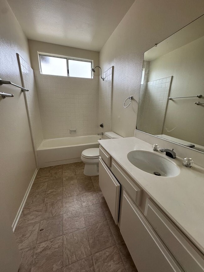 Building Photo - A Cozy Classic With Backyard Charm in Newbury Park