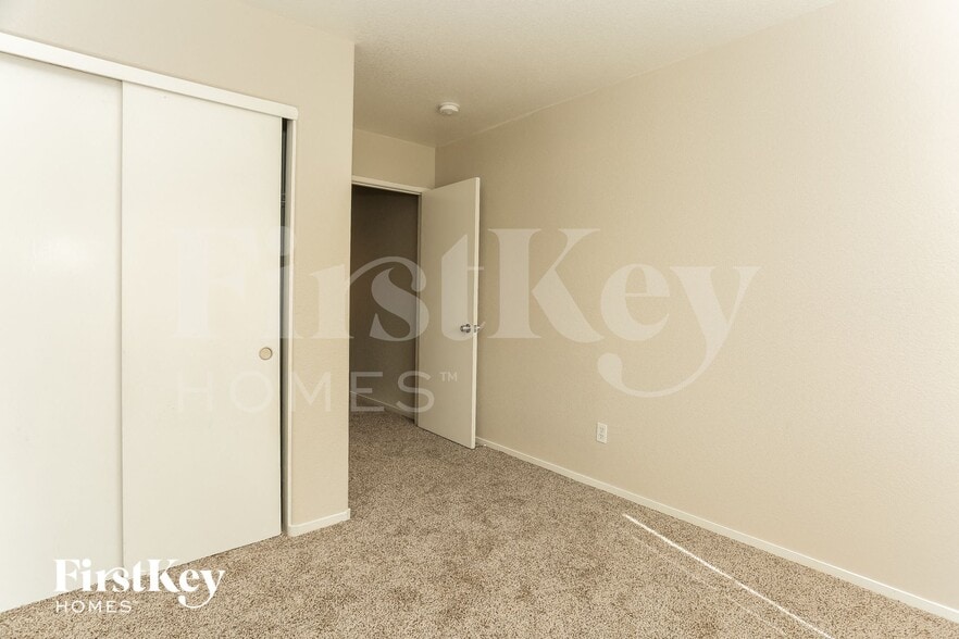 Building Photo - 5260 Paradise Valley Ave