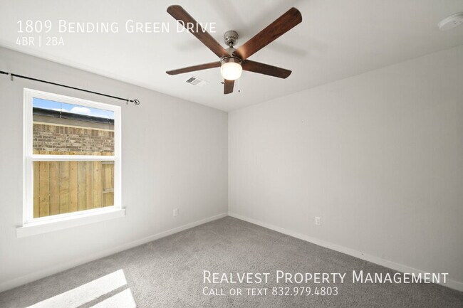 Building Photo - 1809 Bending Green Dr