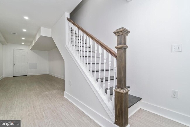 Building Photo - 1528 Holbrook St