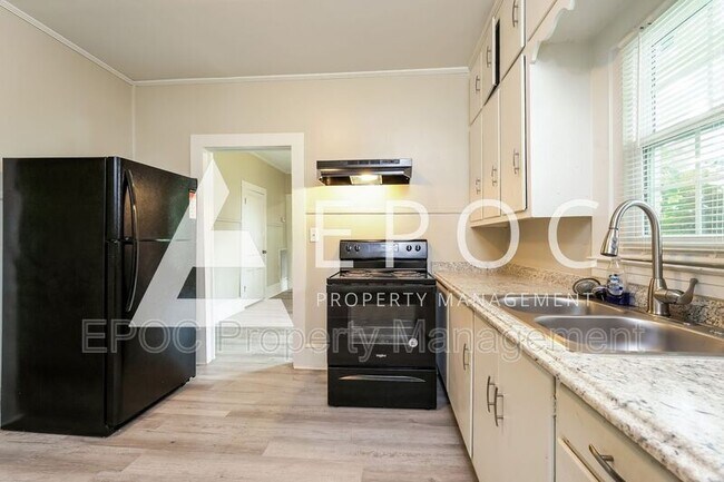 Building Photo - 1504 Cloverdale St