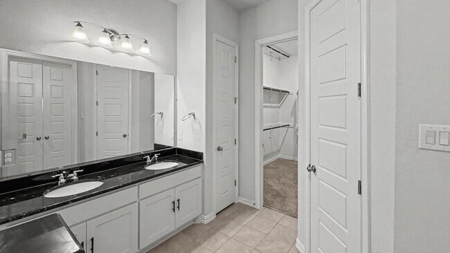 Building Photo - 16617 Hidden Cove Dr