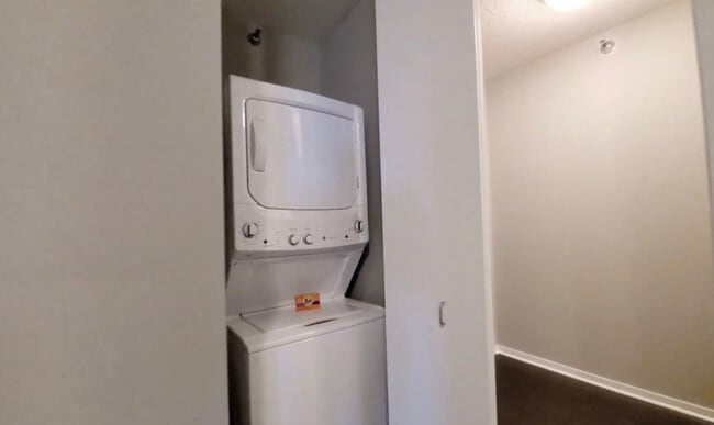 Building Photo - 245 E Ohio St