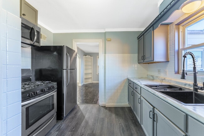 Building Photo - 2116 S 21st Ave