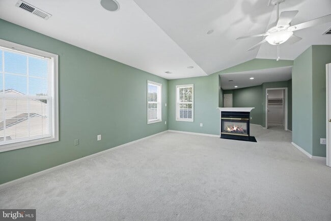 Building Photo - 20 Pinehurst Ln