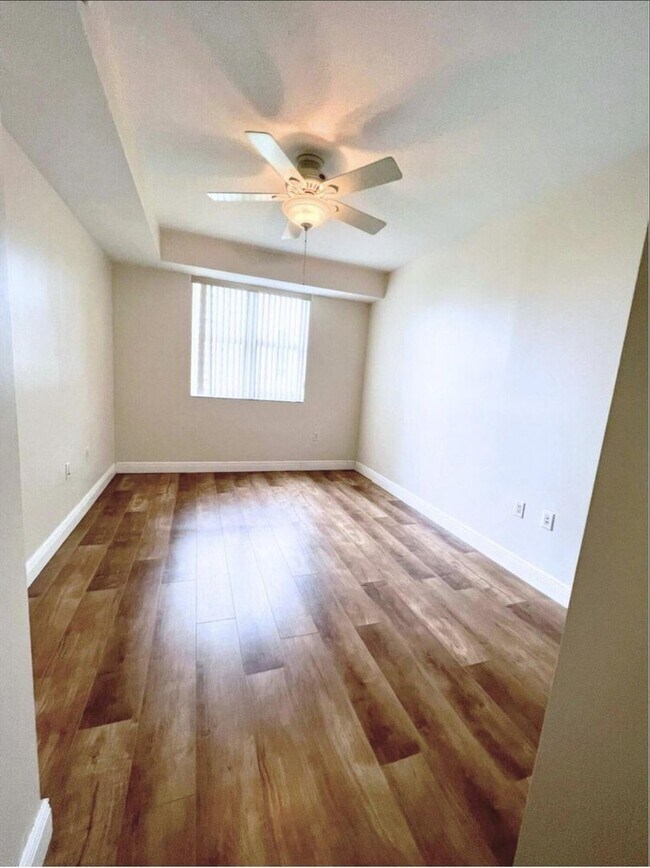 Building Photo - 19900 E Country Club Dr