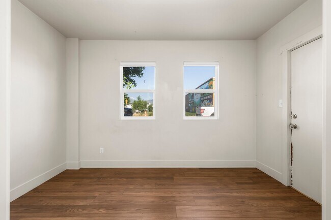 Building Photo - 31 W 100 N