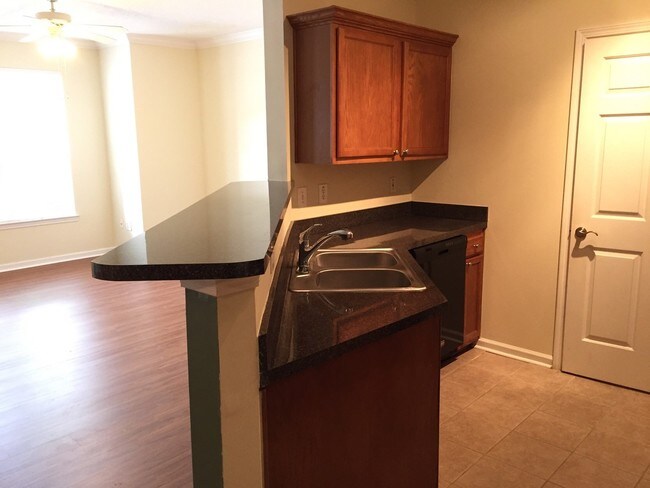 Building Photo - 2 Bedroom 1 Bath Condo at Concord West of the Ashley - West Ashley