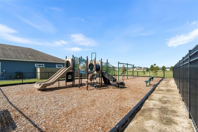 Building Photo - 6735 SW 10th Ln