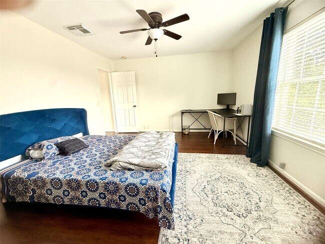 Building Photo - 4615 Pin Oak Creek Ln