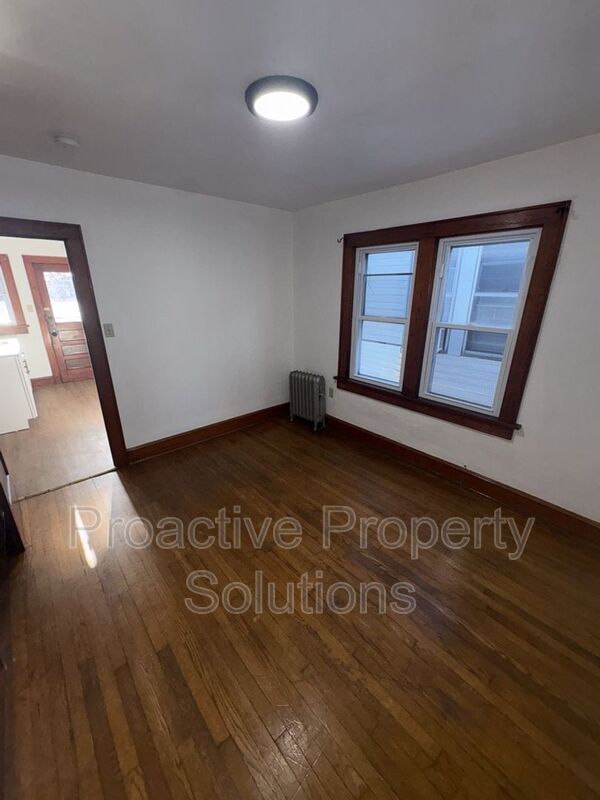 Building Photo - 532 Alder St