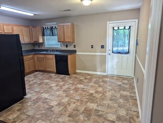 Building Photo - So CLEAN and AFFORDABLE~