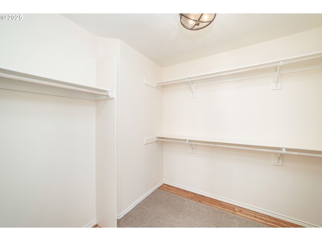 Building Photo - 5630 SW Kruse Ridge Dr