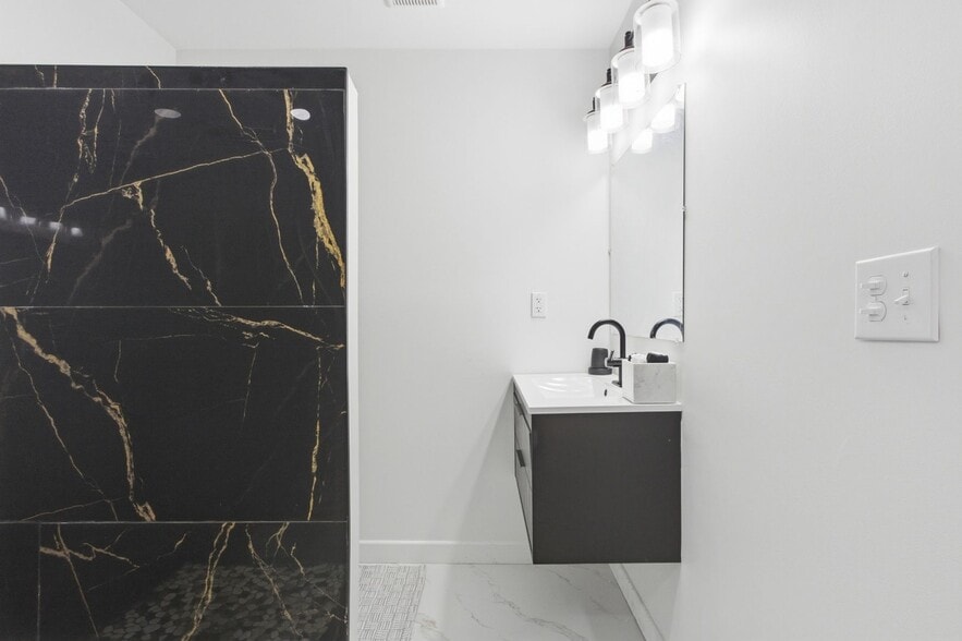 Building Photo - 12611 Stoepel St