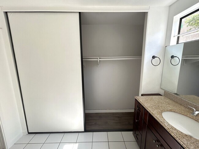 Building Photo - COUNTRY MILE RD POMONA 91766 (2 BED / 2 BATH)