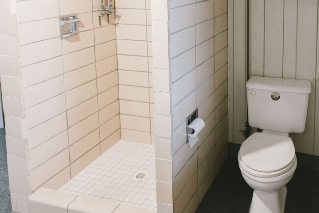 Building Photo - 114 Thompson St