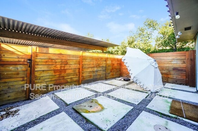 Building Photo - 2153 Cottage Way