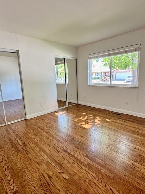 Building Photo - 730 San Andreas Ct