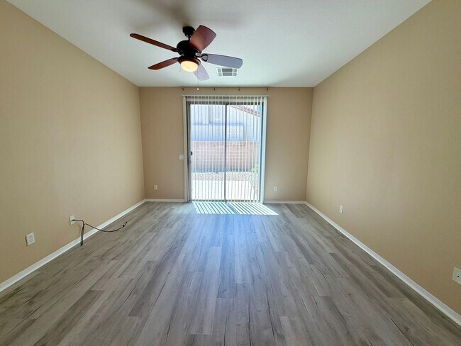 Building Photo - 7493 Longhorn Lodge Ave