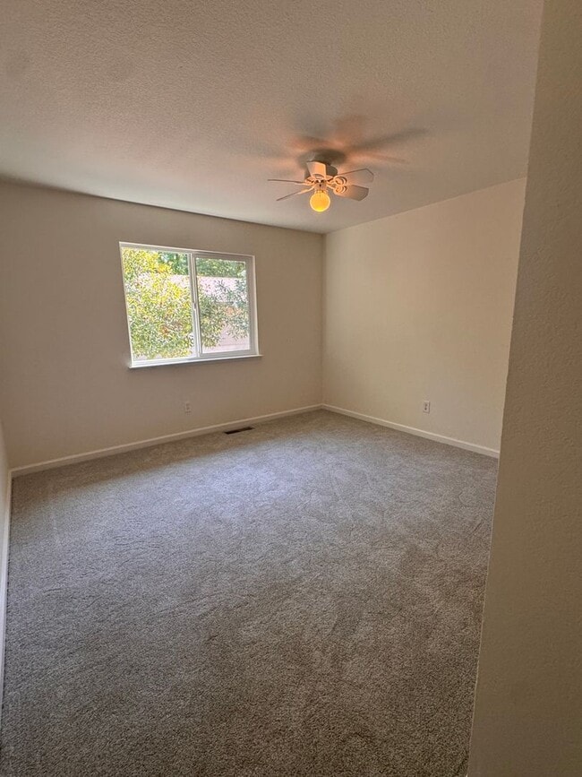 Building Photo - 11318 Torrey Pines Dr