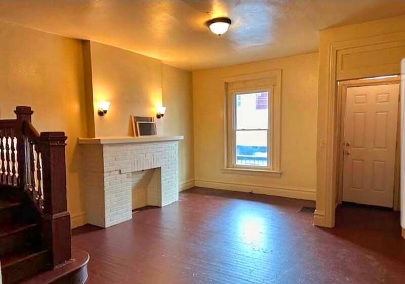 Building Photo - 316 S 15th St