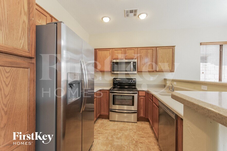 Building Photo - 8939 W St John Rd