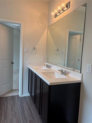 Building Photo - 2065 Alamandine Ave