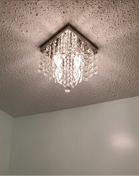 Building Photo - 717 Squires Ave