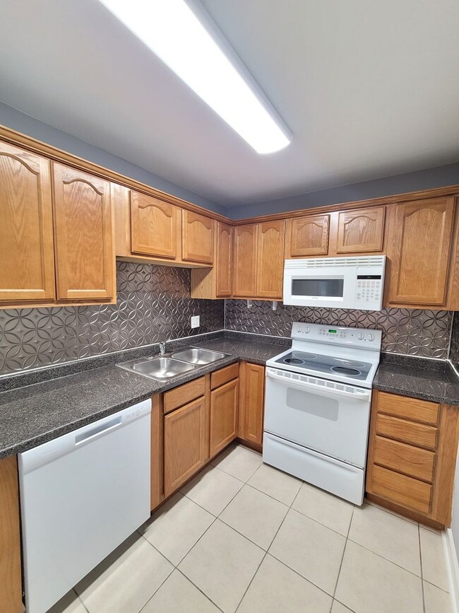 Building Photo - Historic St. Andrews!  Newly Remodeled! 1 bedroom 1 bath condo/1st Floor