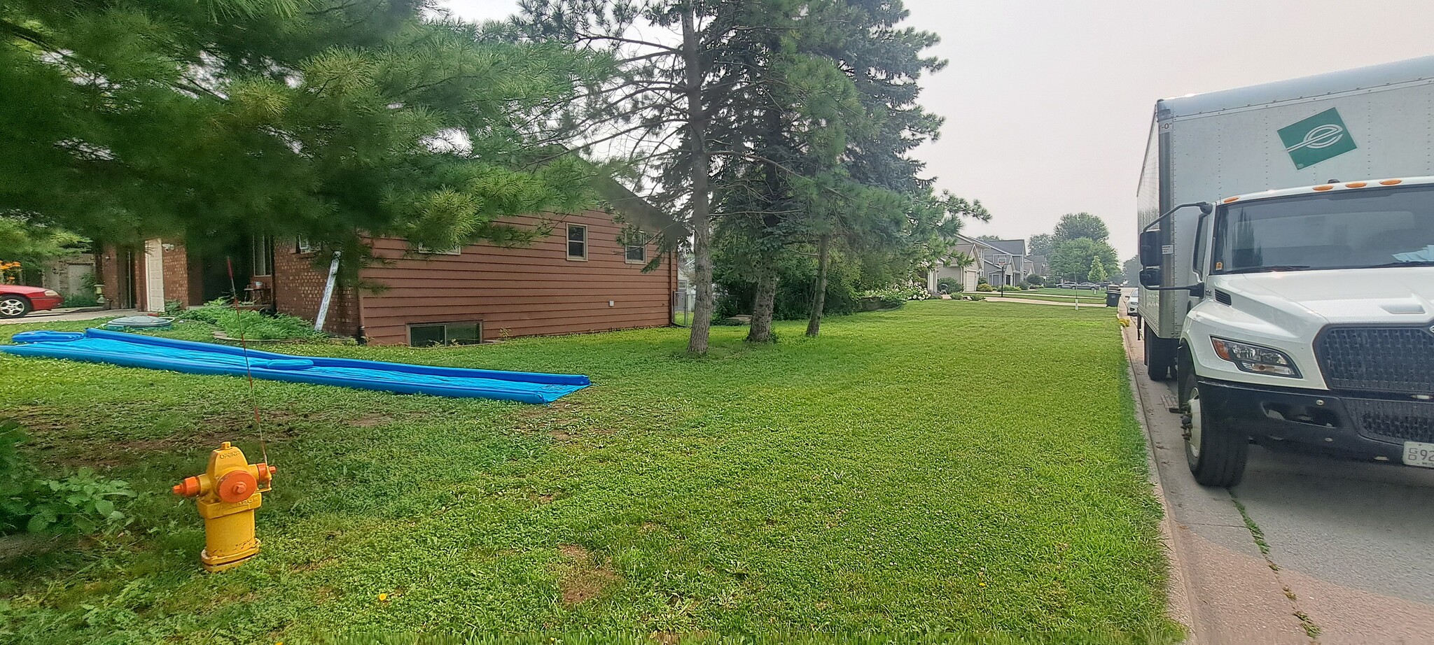 Side yard - 2611 Clive St
