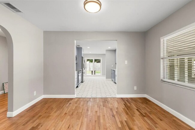 Building Photo - 1207 W Charter St
