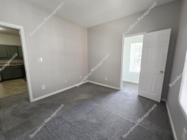 Building Photo - 2874 Sylvan Rd