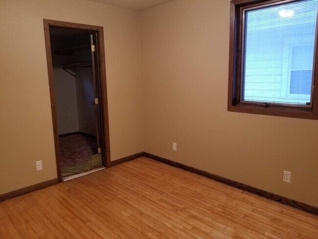 Building Photo - 1146 9th St N