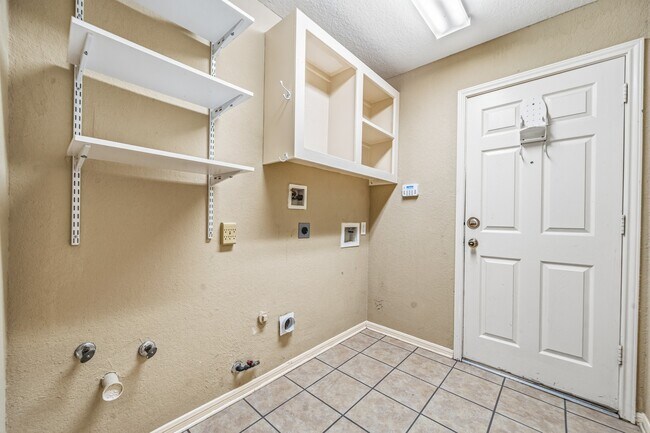Building Photo - 17935 Rose Hill Park Ln