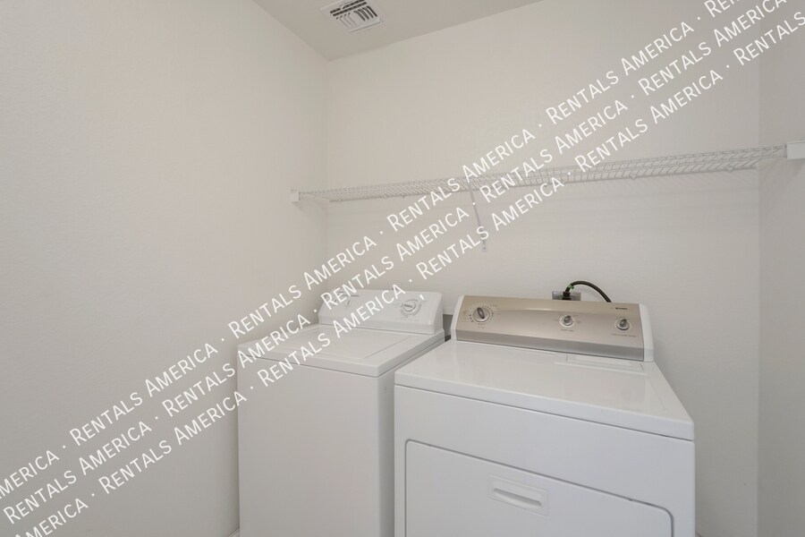 Building Photo - 1110 E Coppola St