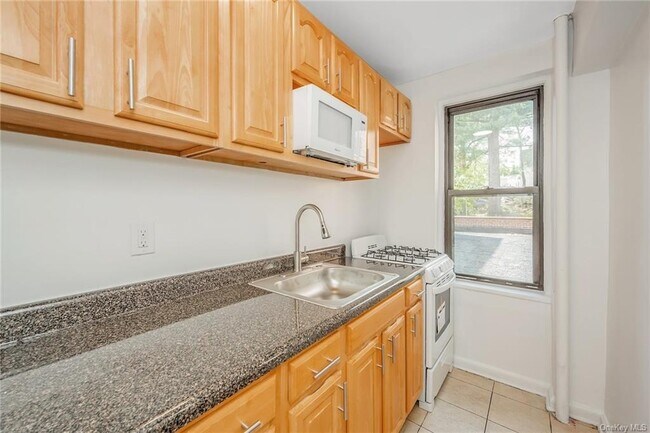 Building Photo - 70 Sherman Ave