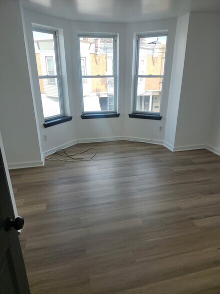 Building Photo - 2048 S Alden St